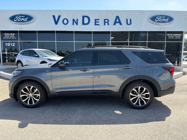 2026 Ford Explorer ST-Line — photo 1 of 13