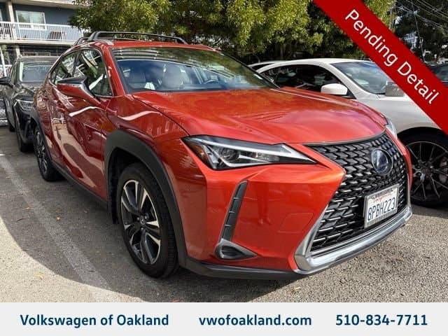 2019 Lexus UX 250h Luxury — photo 1 of 8