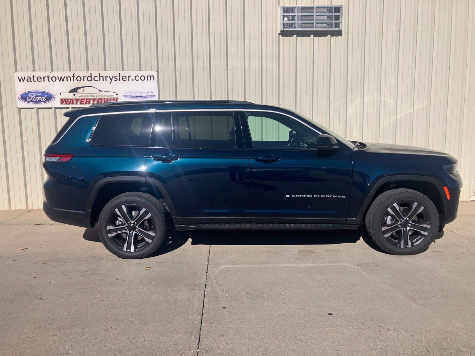 2027 Jeep Grand Cherokee L Limited — photo 1 of 33