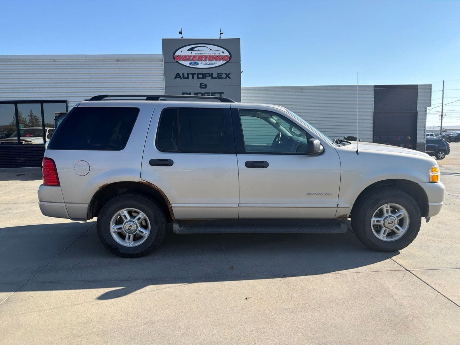 2004 Ford Explorer XLT — photo 1 of 20
