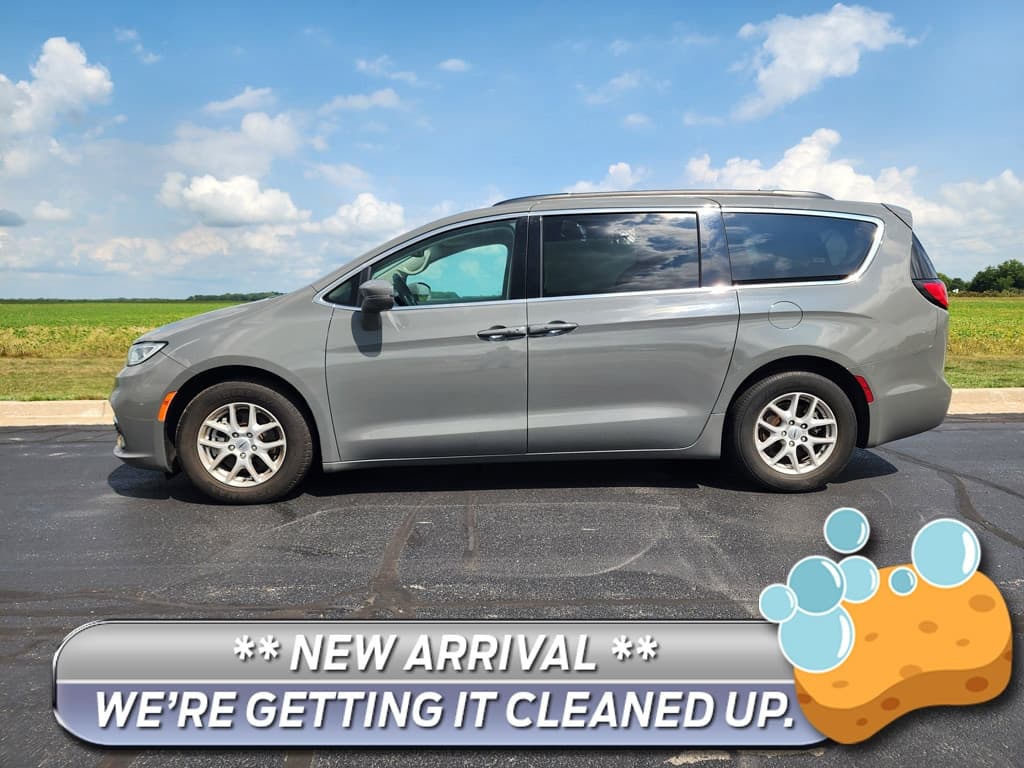 2022 Chrysler Pacifica Touring L — photo 1 of 4