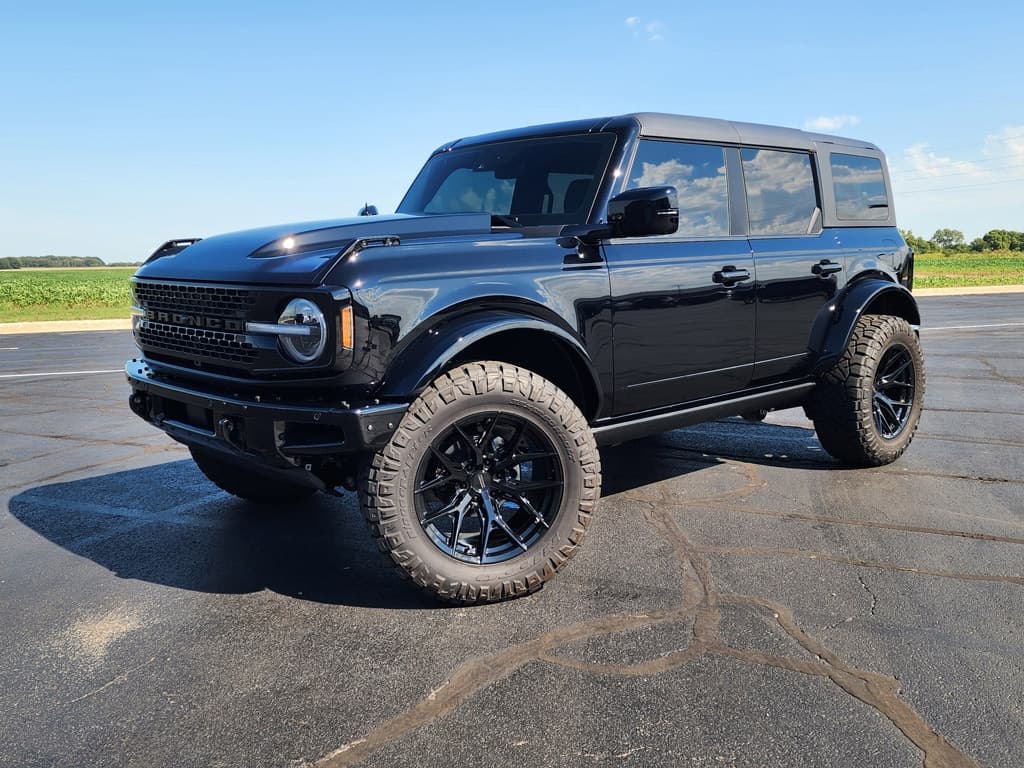 2024 Ford Bronco Wildtrak — photo 1 of 38