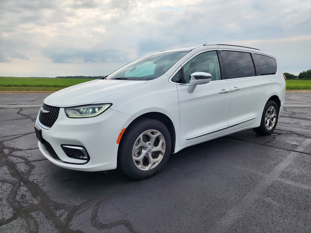 2021 Chrysler Pacifica Limited — photo 1 of 19