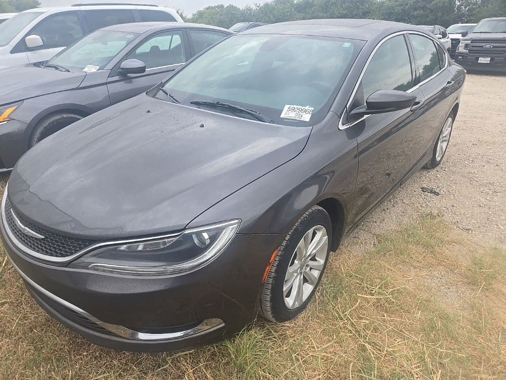 2016 Chrysler 200 Limited — photo 1 of 5