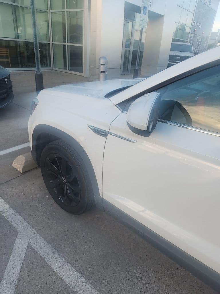 2022 Volkswagen Taos SE — photo 1 of 8