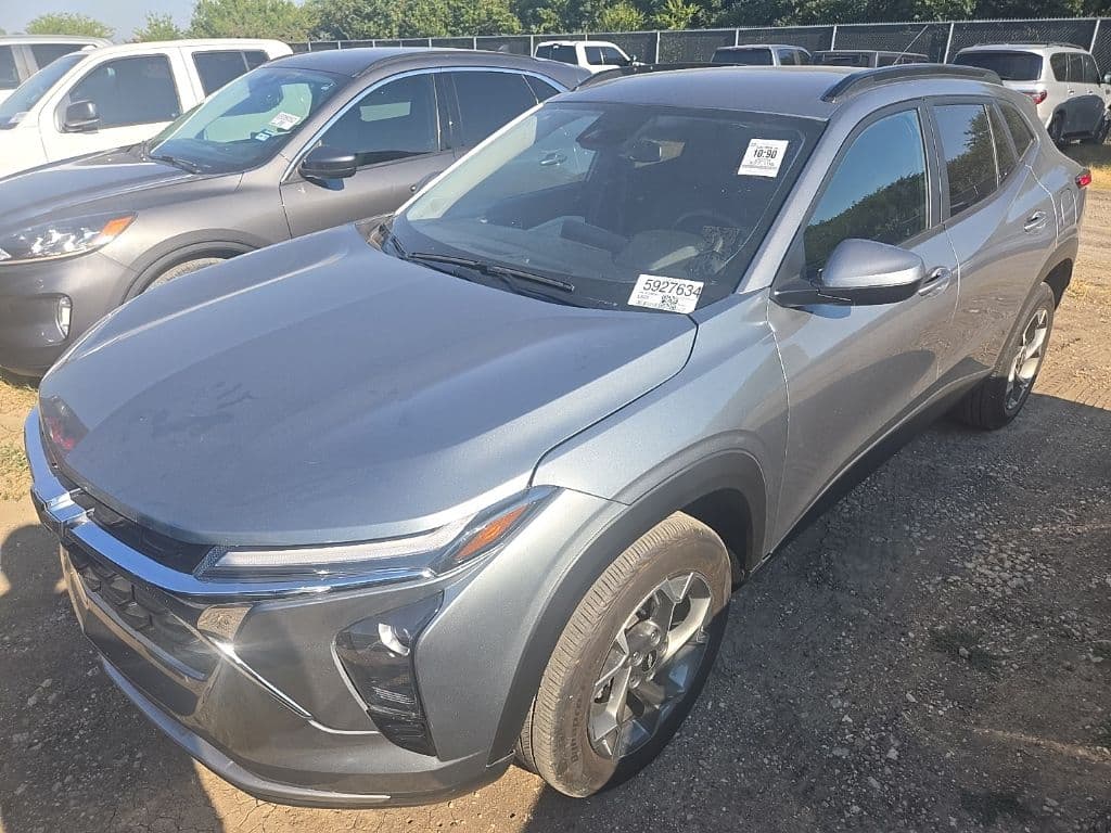 2025 Chevrolet Trax LT — photo 1 of 4