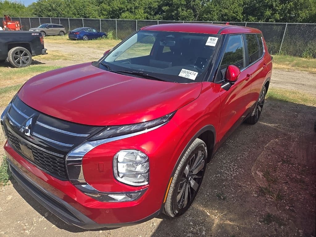 2025 Mitsubishi Outlander Trail Edition — photo 1 of 5