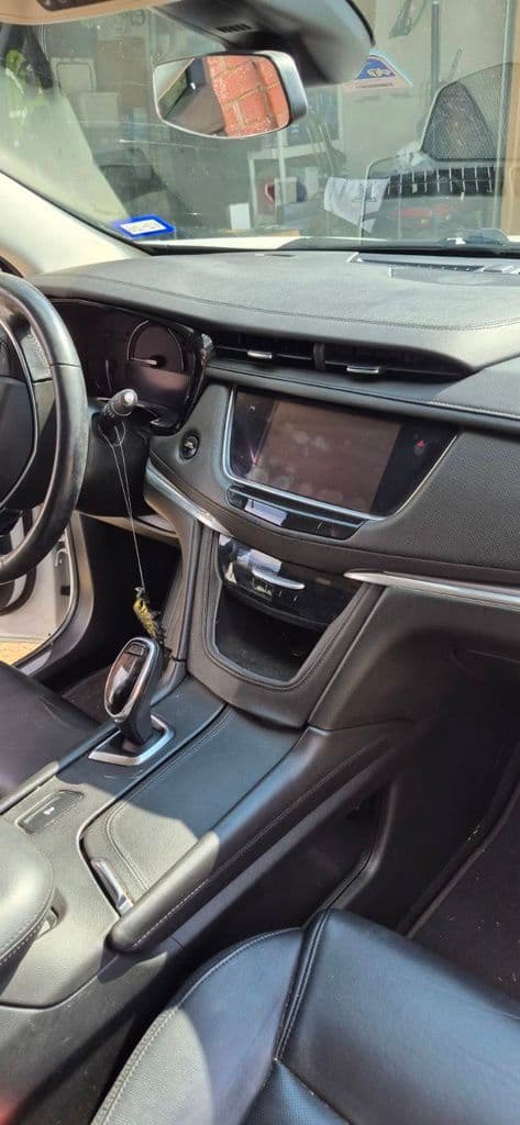 2017 Cadillac XT5 Luxury FWD — photo 1 of 9
