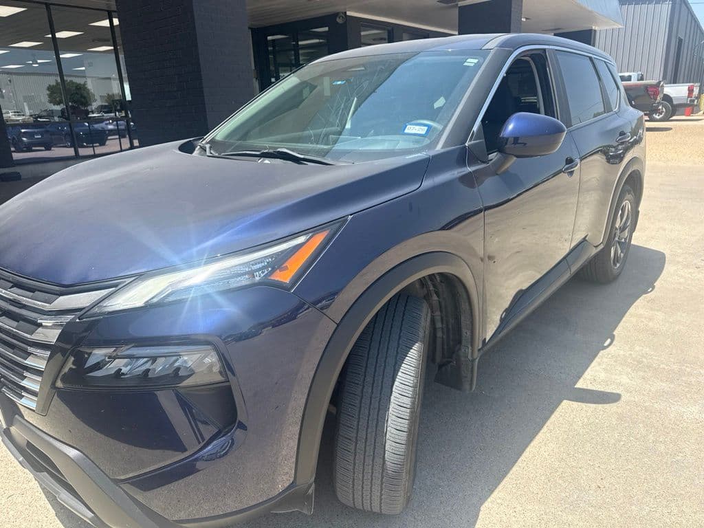 2024 Nissan Rogue SV — photo 1 of 16