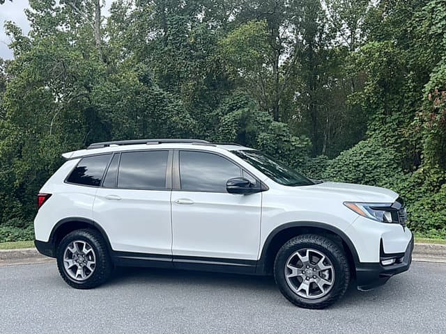 2022 Honda Passport TrailSport — photo 1 of 17