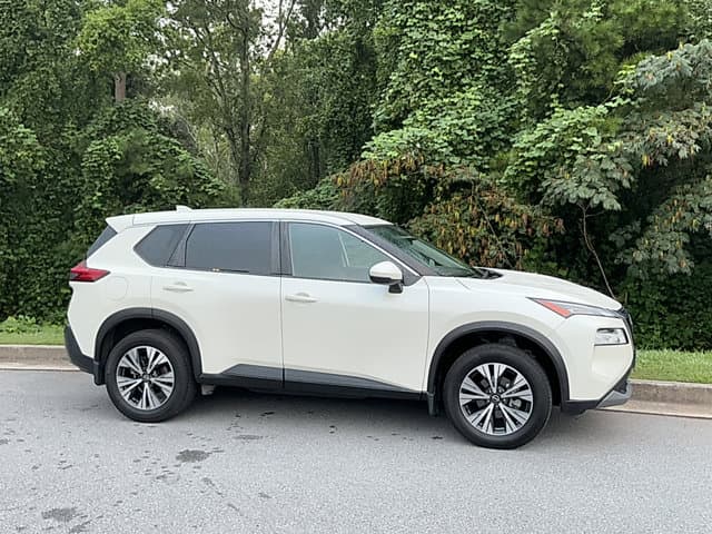 2023 Nissan Rogue SV — photo 1 of 17