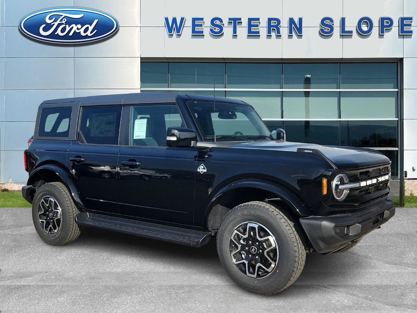 2025 Ford Bronco Outer Banks — photo 1 of 16