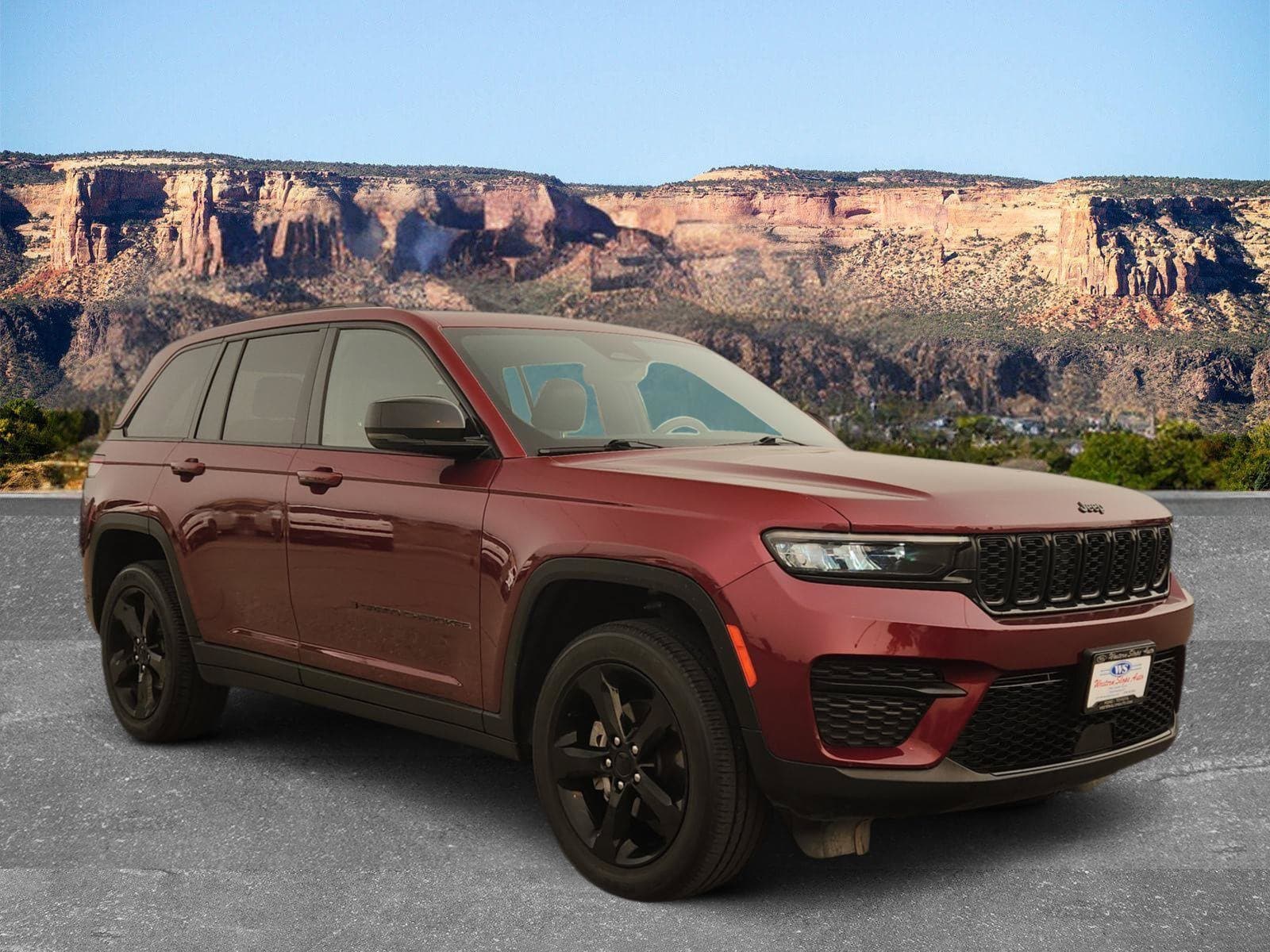 2023 Jeep Grand Cherokee Altitude — photo 1 of 24