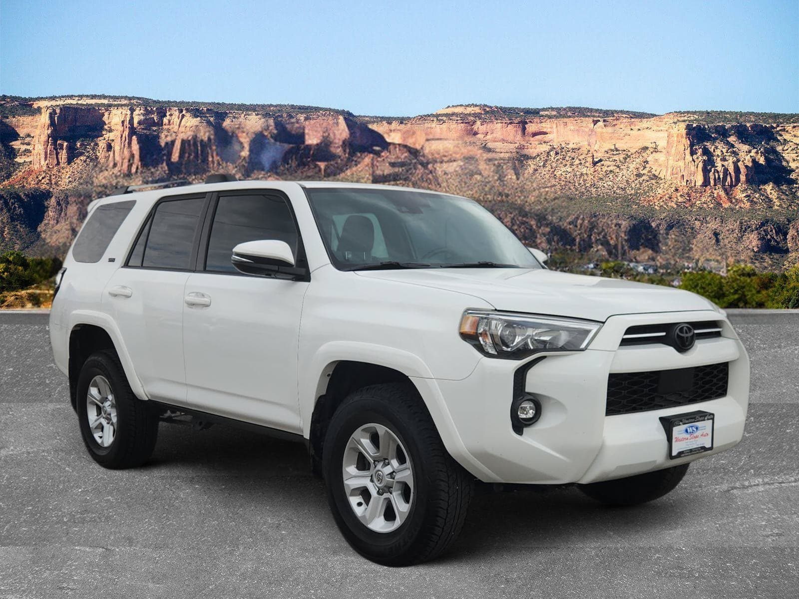 2022 Toyota 4Runner SR5 Premium — photo 1 of 25