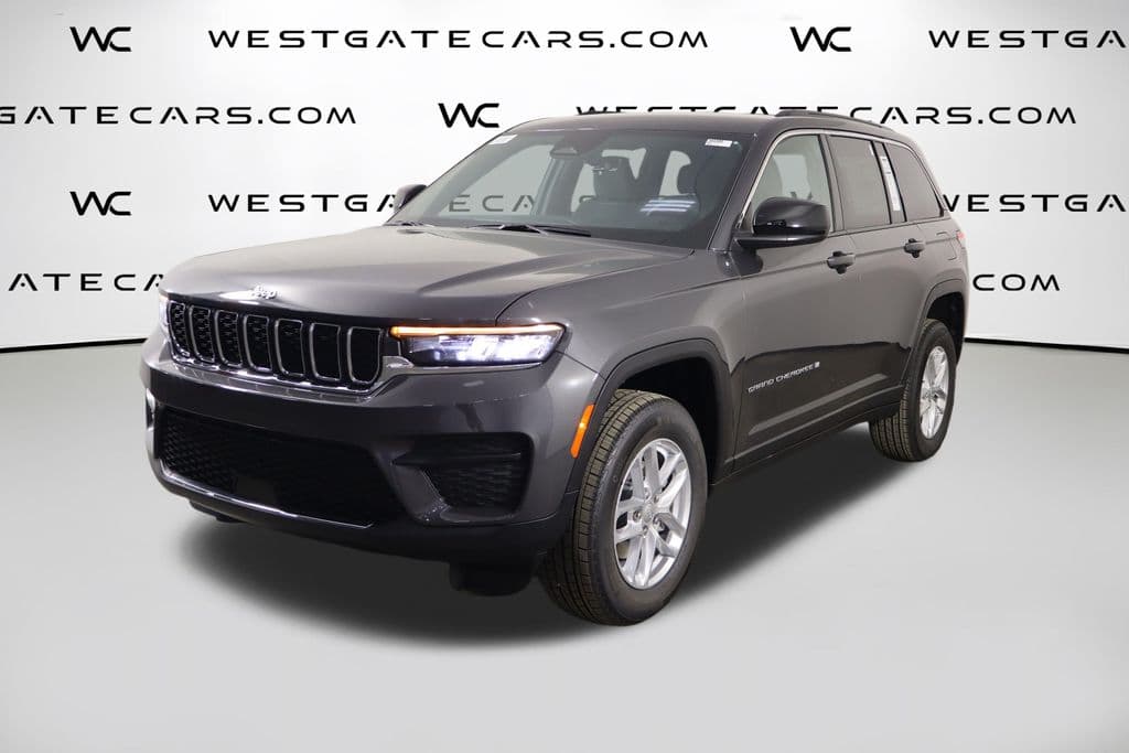 2026 Jeep Grand Cherokee LAREDO 4X4 — photo 1 of 57