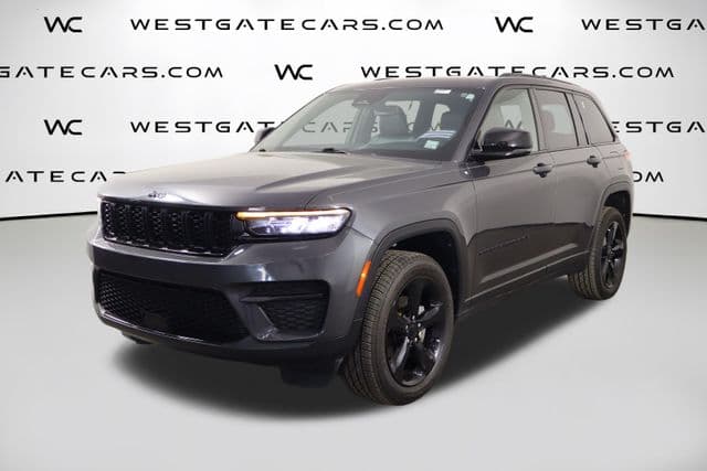 2022 Jeep Grand Cherokee Laredo — photo 1 of 44