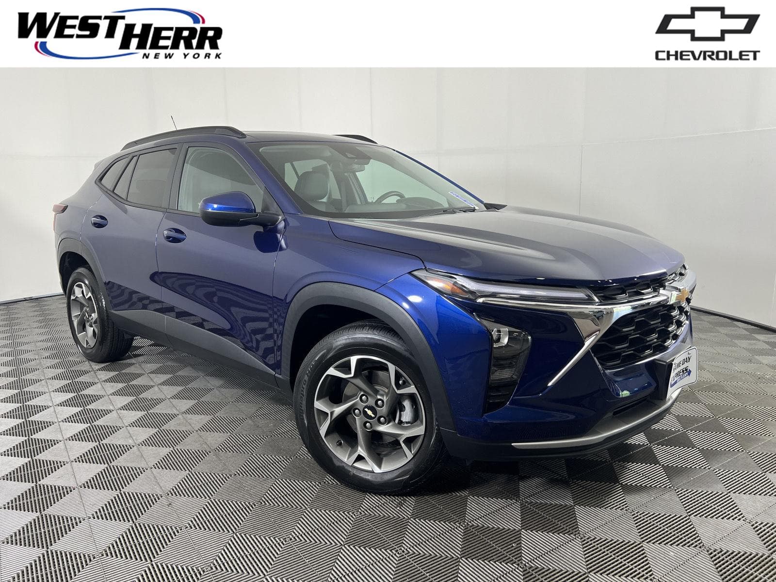 2024 Chevrolet Trax LT — photo 1 of 38