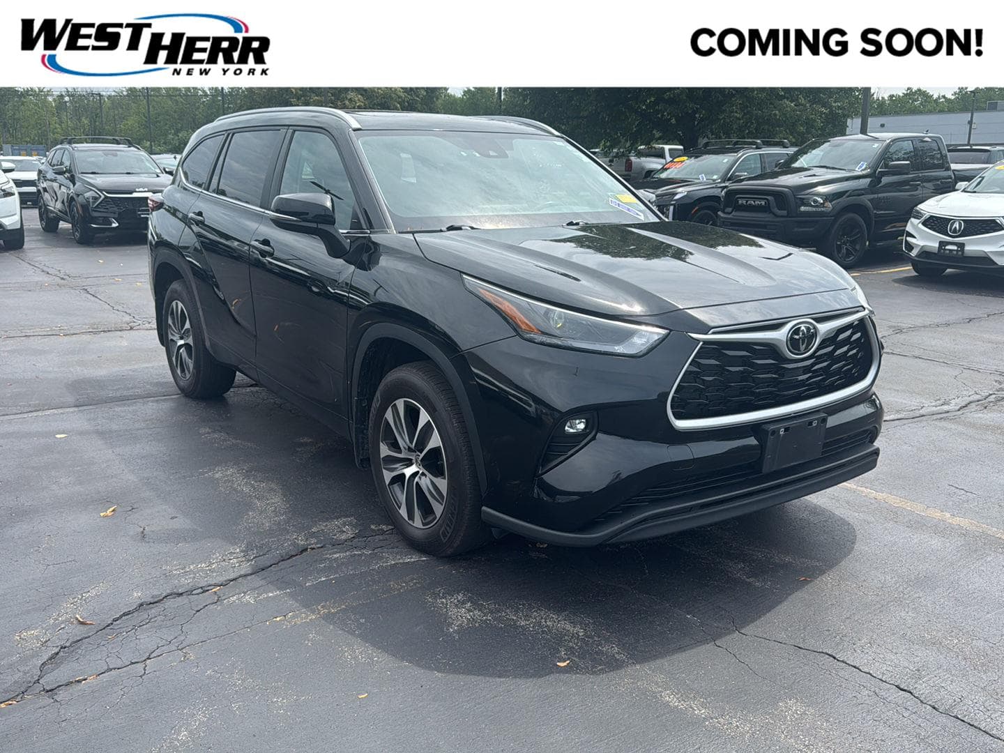 2024 Toyota Highlander XLE — photo 1 of 28