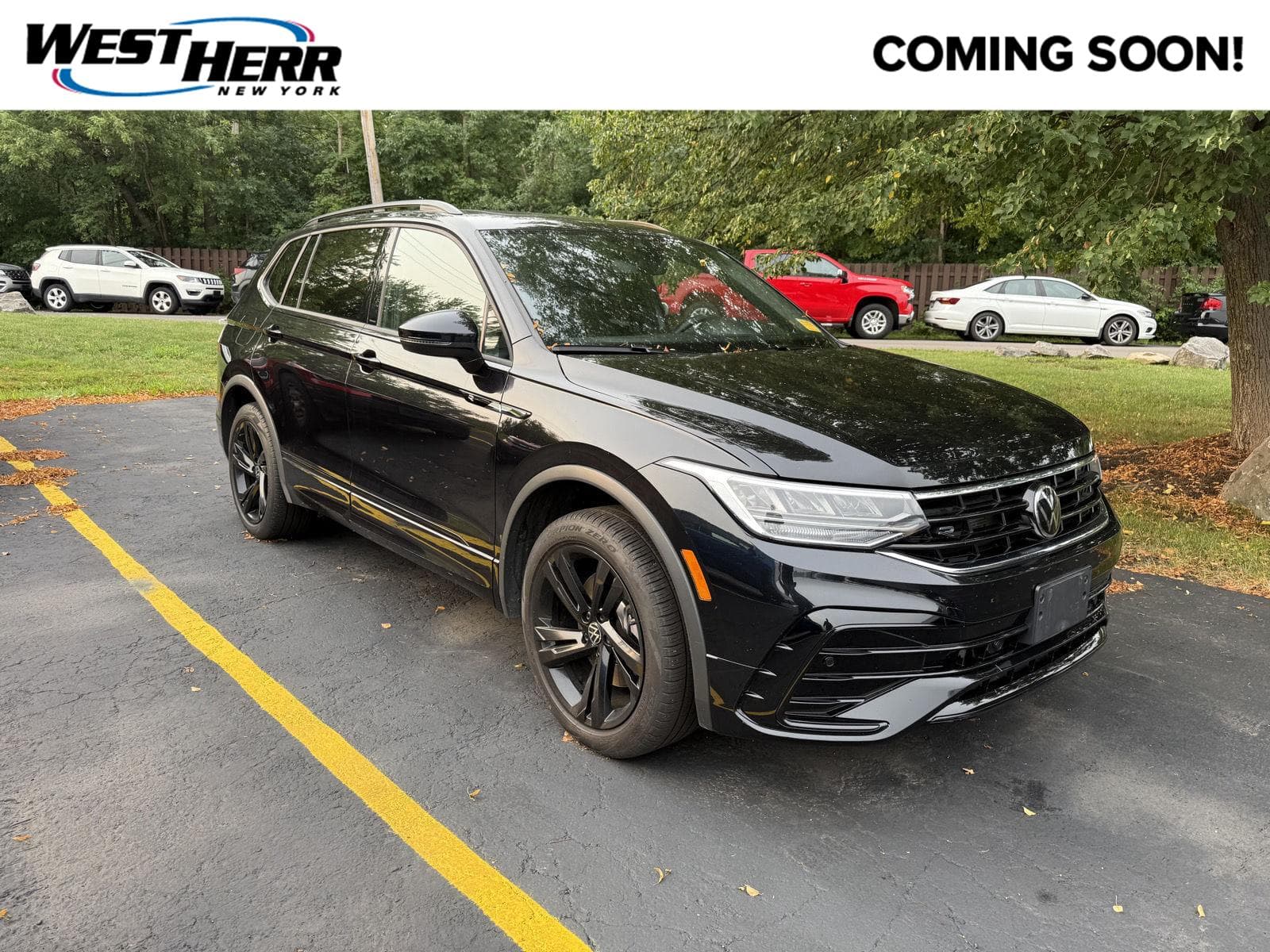 2024 Volkswagen Tiguan SE R-Line Black — photo 1 of 18