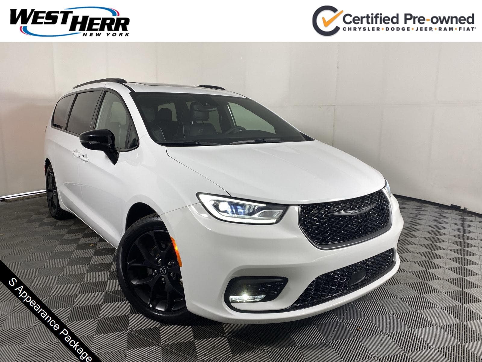 2025 Chrysler Pacifica Limited — photo 1 of 33