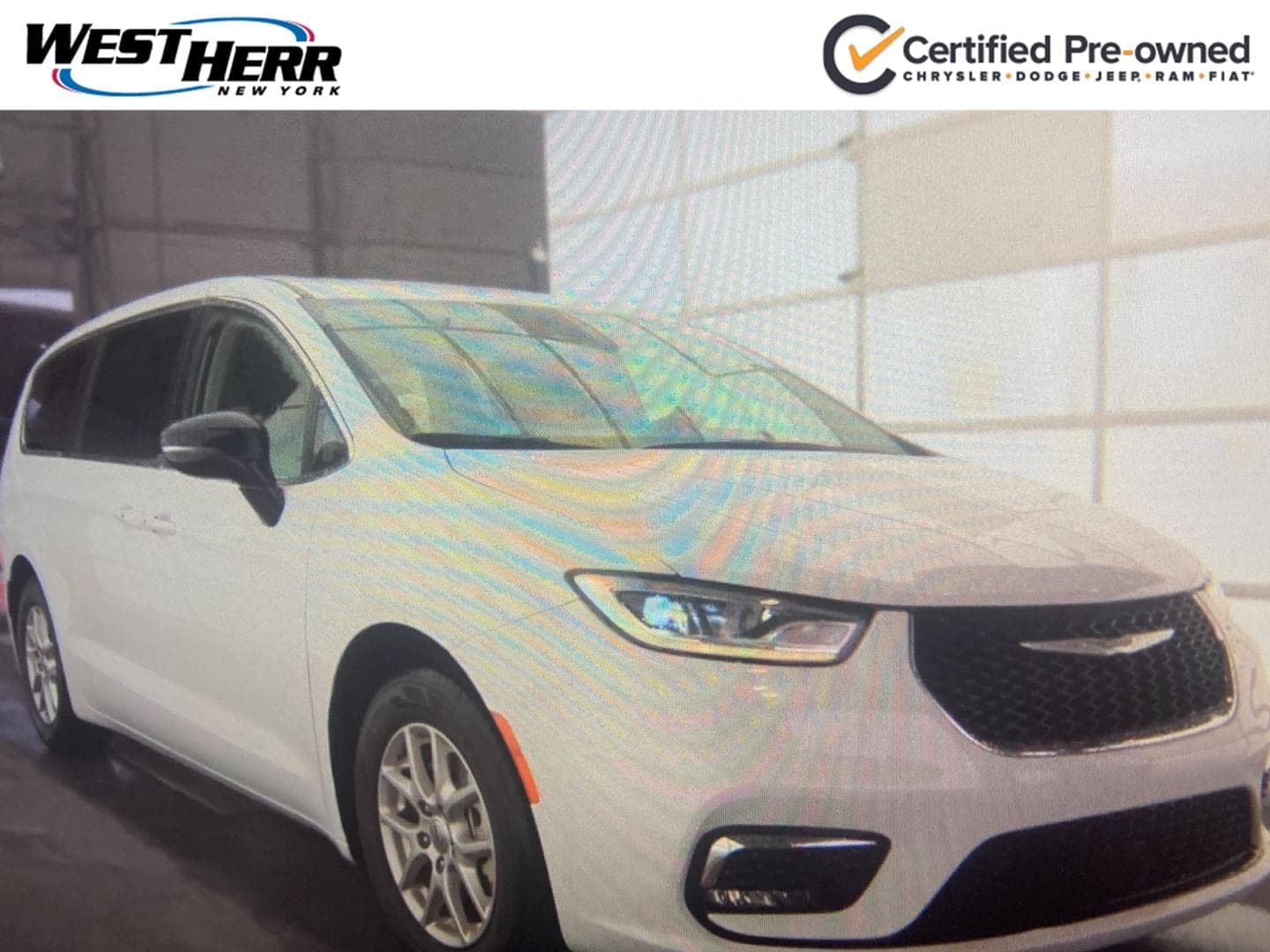 2024 Chrysler Pacifica Touring L — photo 1 of 11