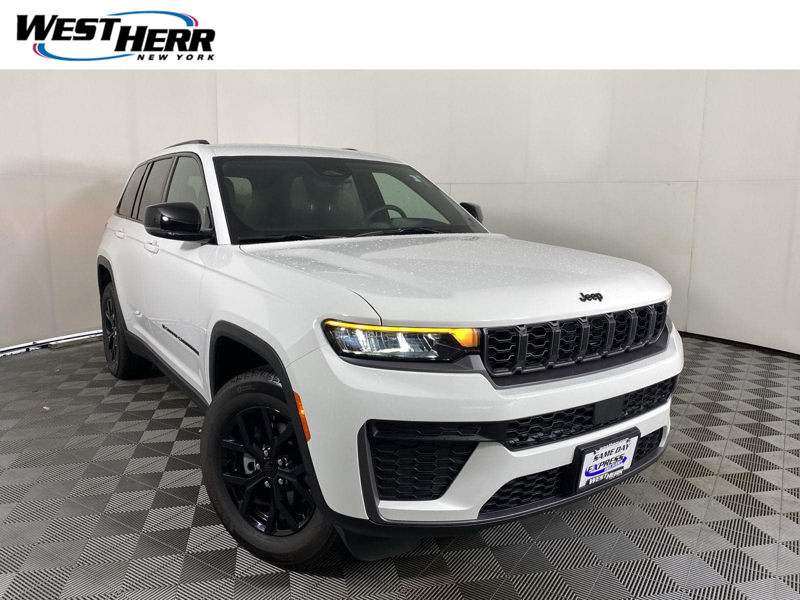 2026 Jeep Grand Cherokee Laredo — photo 1 of 28