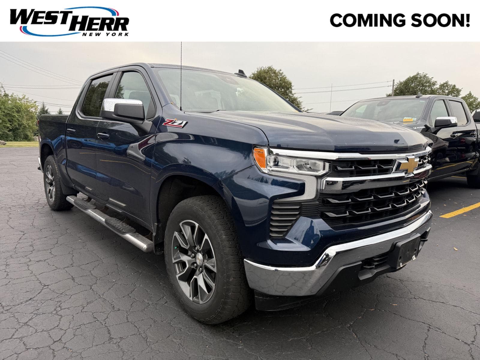 2022 Chevrolet Silverado 1500 LT — photo 1 of 17
