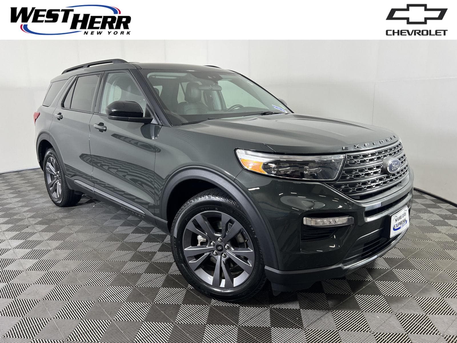 2023 Ford Explorer XLT — photo 1 of 46