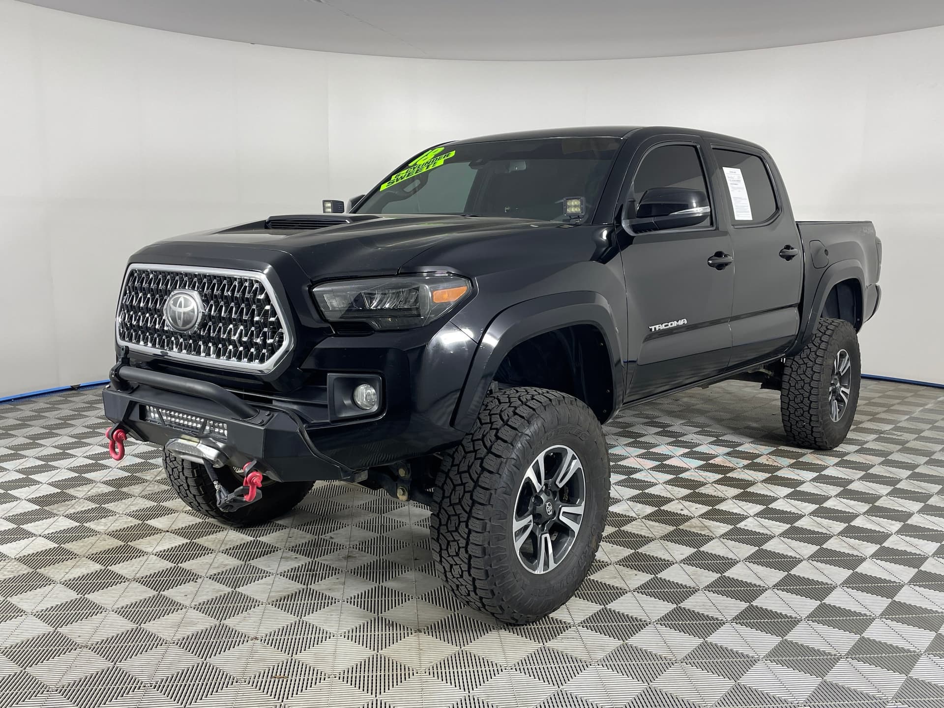 2018 Toyota Tacoma TRD Sport V6 — photo 1 of 28