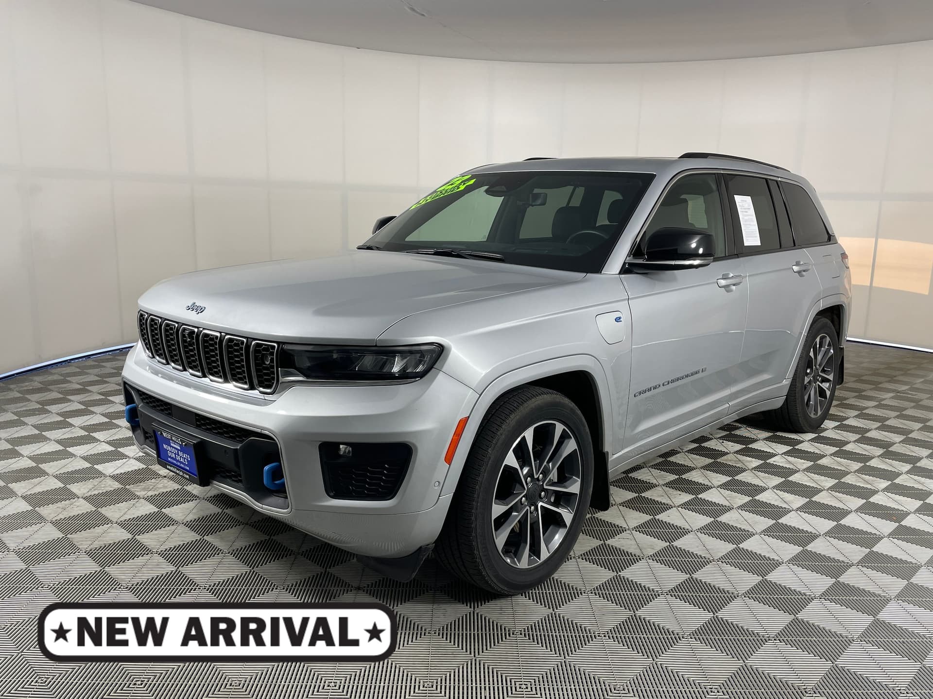 2023 Jeep Grand Cherokee 4xe Overland — photo 1 of 19