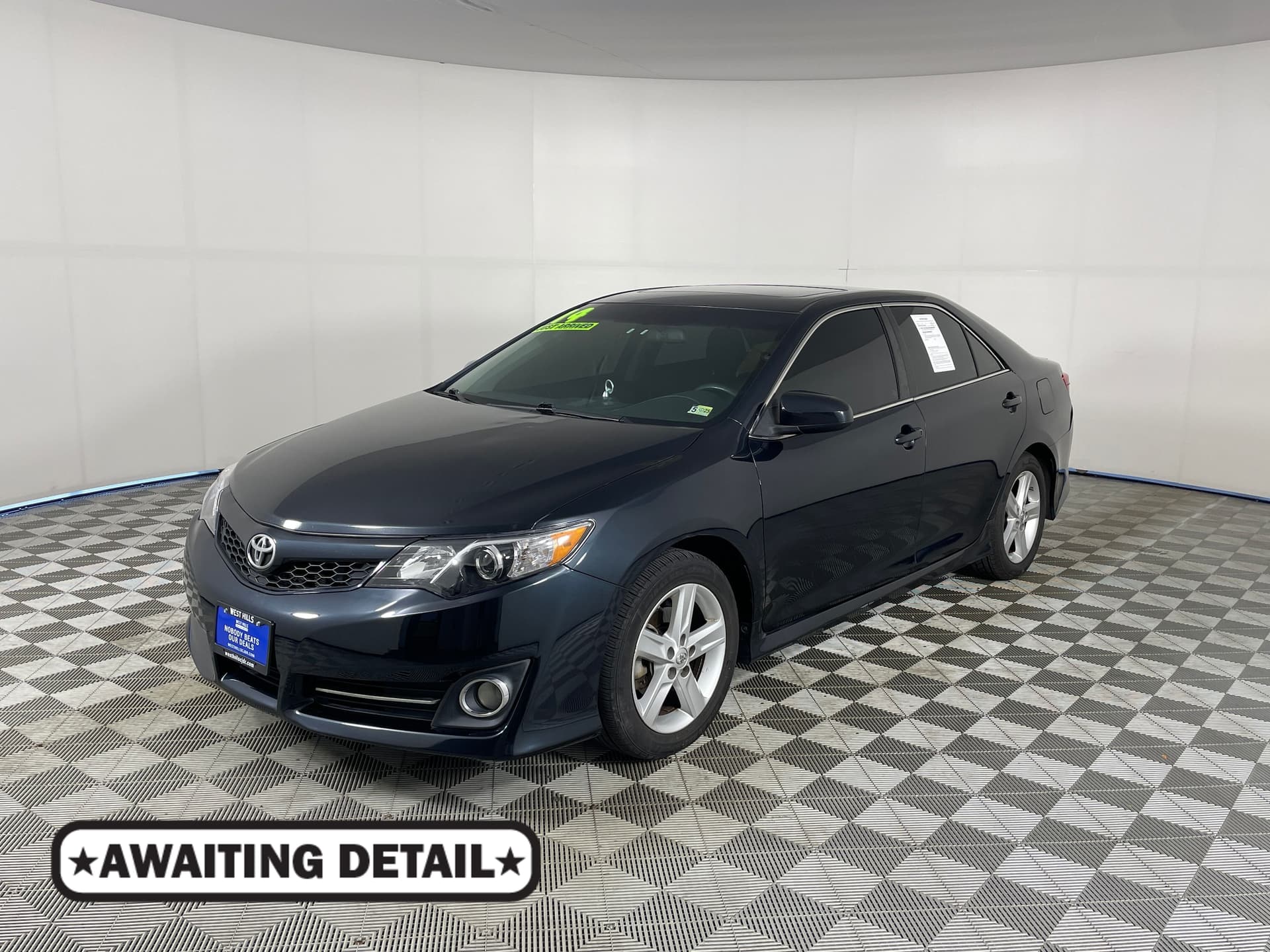 2014 Toyota Camry SE — photo 1 of 18