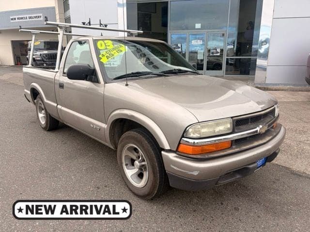 2003 Chevrolet S-10 LS — photo 1 of 11