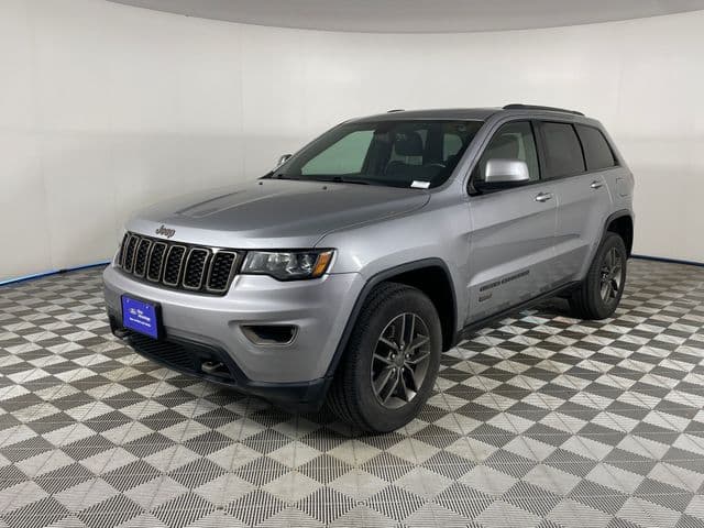 2016 Jeep Grand Cherokee Laredo 4x4 — photo 1 of 26