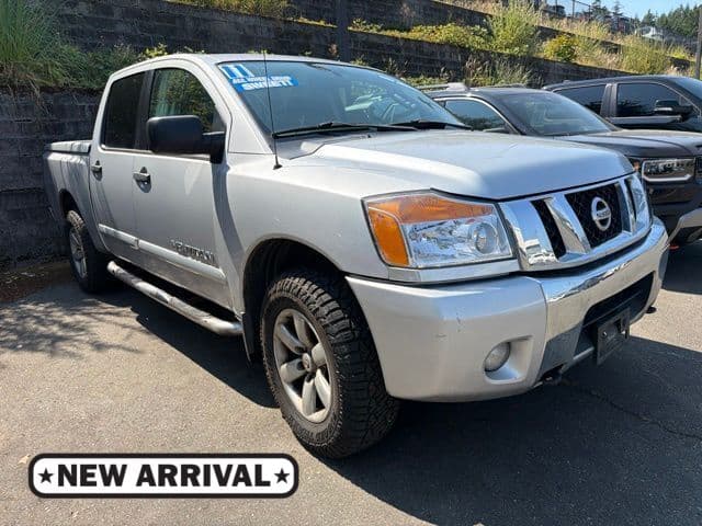 2011 Nissan Titan SV — photo 1 of 7