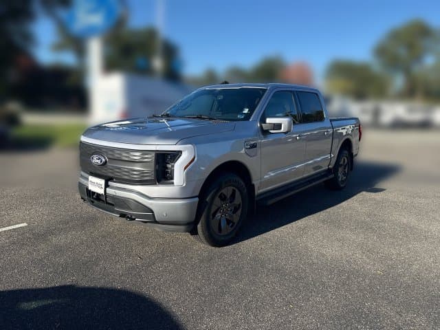 2024 Ford F-150 Lightning LARIAT — photo 1 of 34