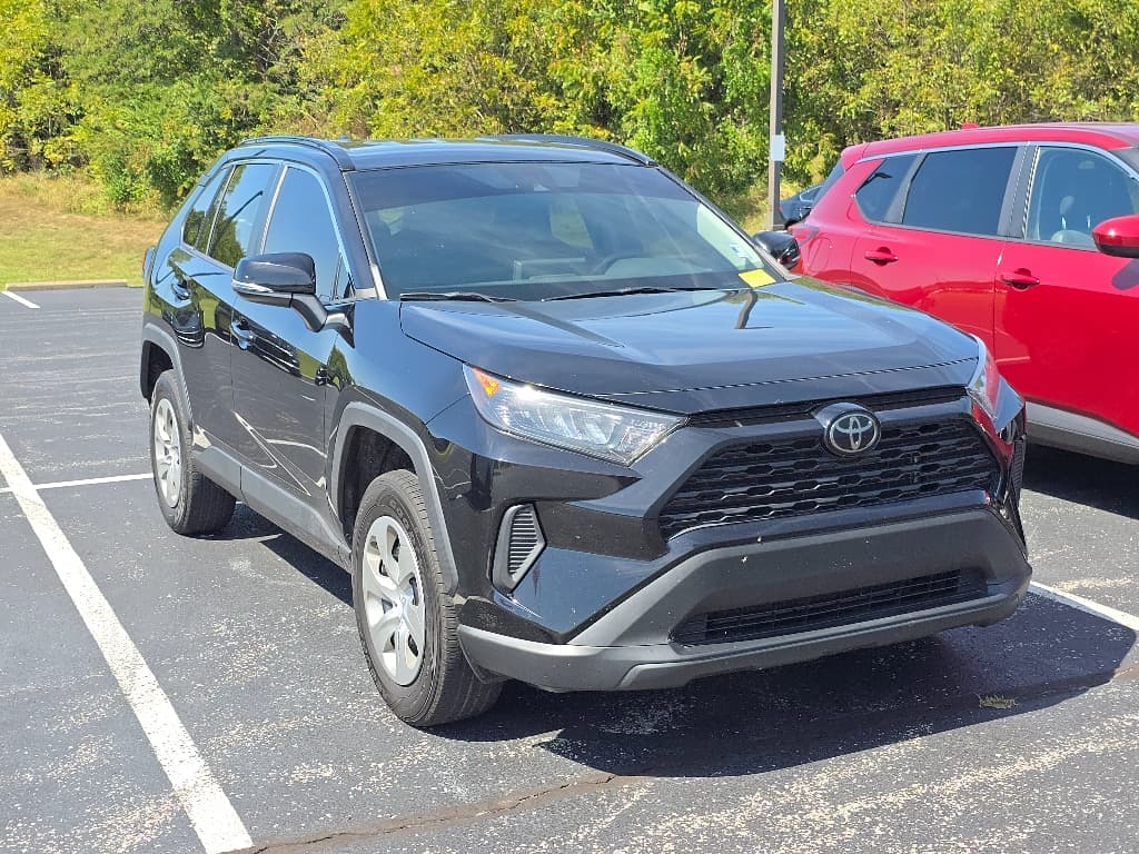 2021 Toyota RAV4 LE — photo 1 of 9