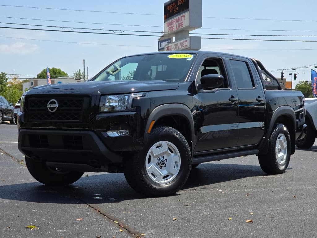 2024 Nissan Frontier SV — photo 1 of 33