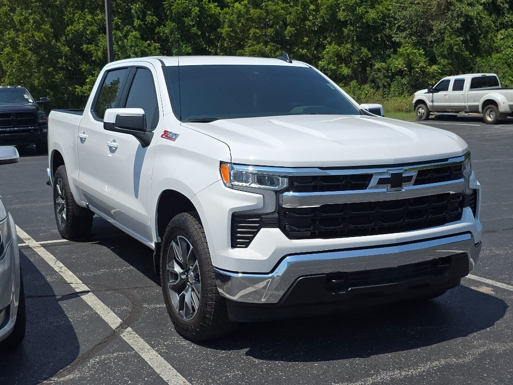 2025 Chevrolet Silverado LT — photo 1 of 11