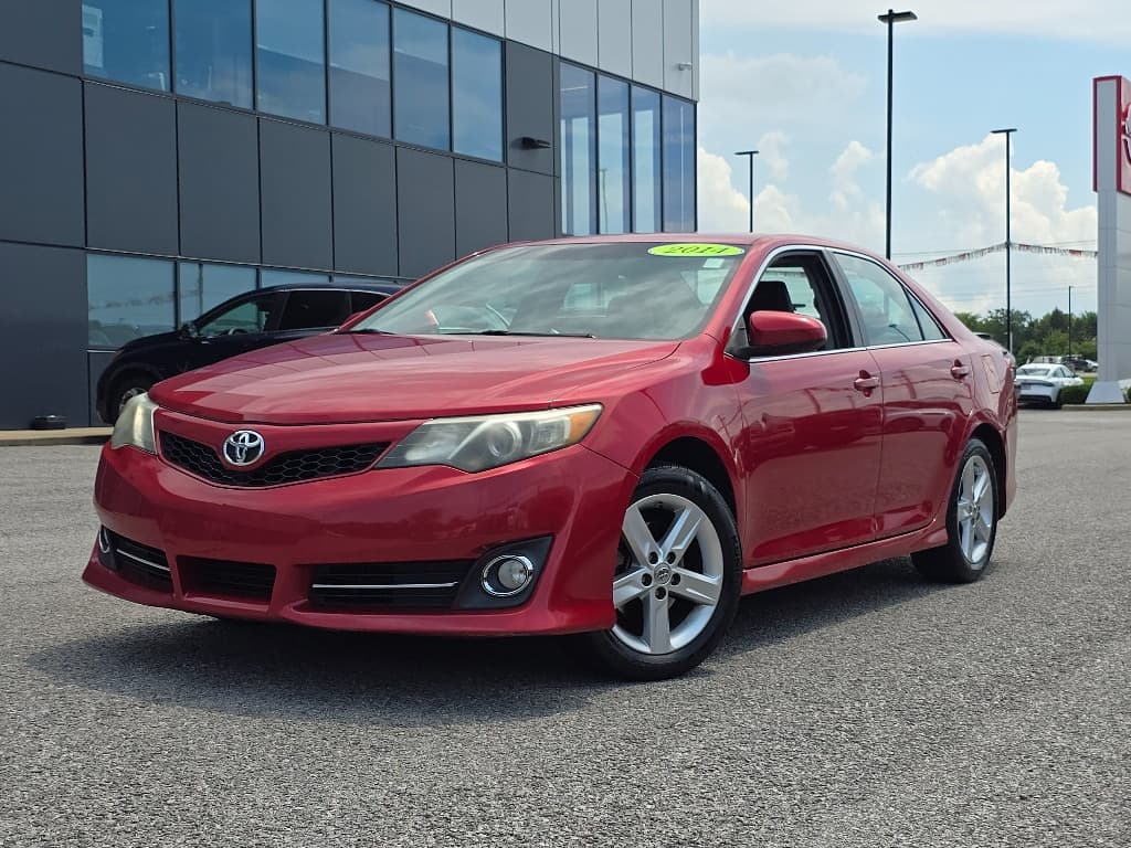 2014 Toyota Camry SE — photo 1 of 26