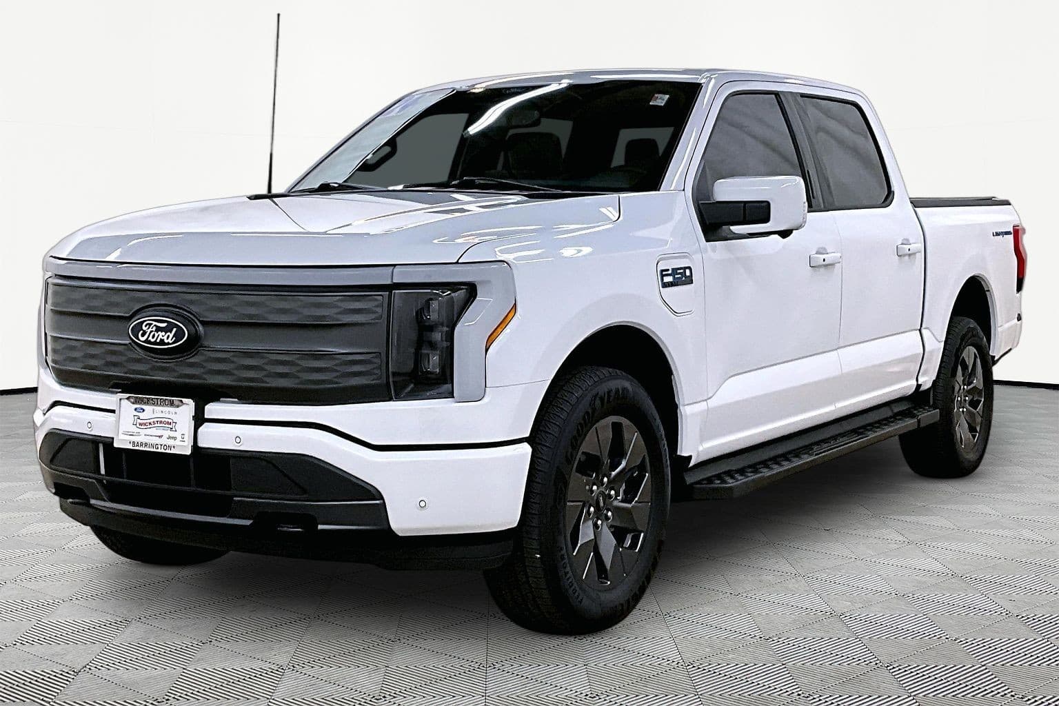 2024 Ford F-150 Lightning LARIAT — photo 1 of 34
