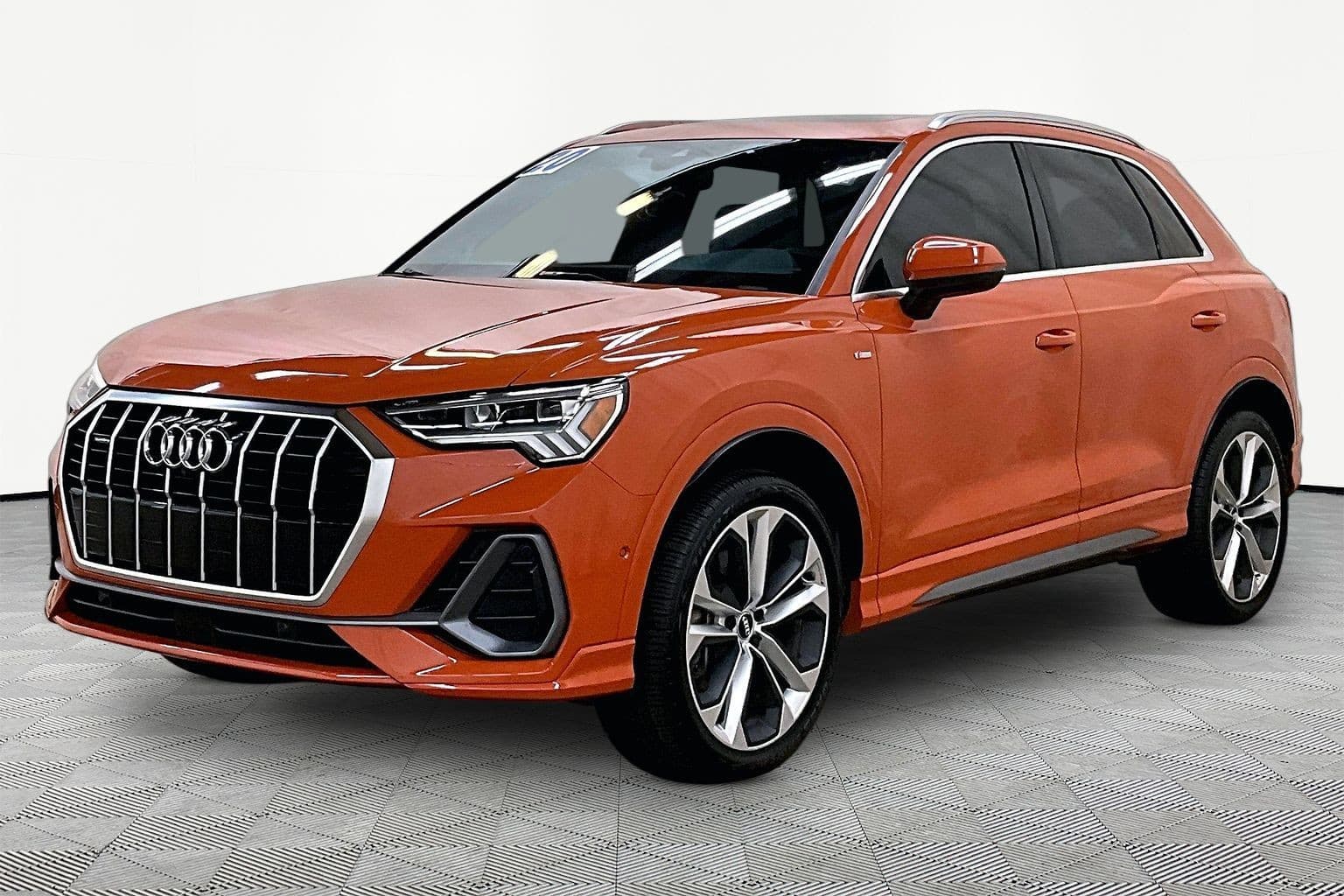 2020 Audi Q3 S line Prestige — photo 1 of 33