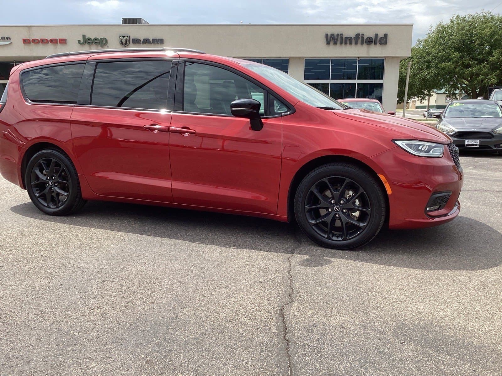 2025 Chrysler Pacifica Limited — photo 1 of 22