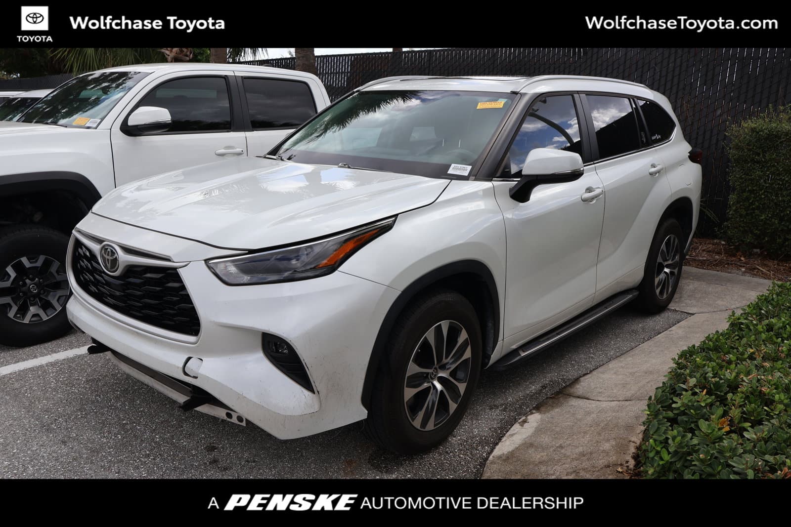 2023 Toyota Highlander XLE — photo 1 of 7