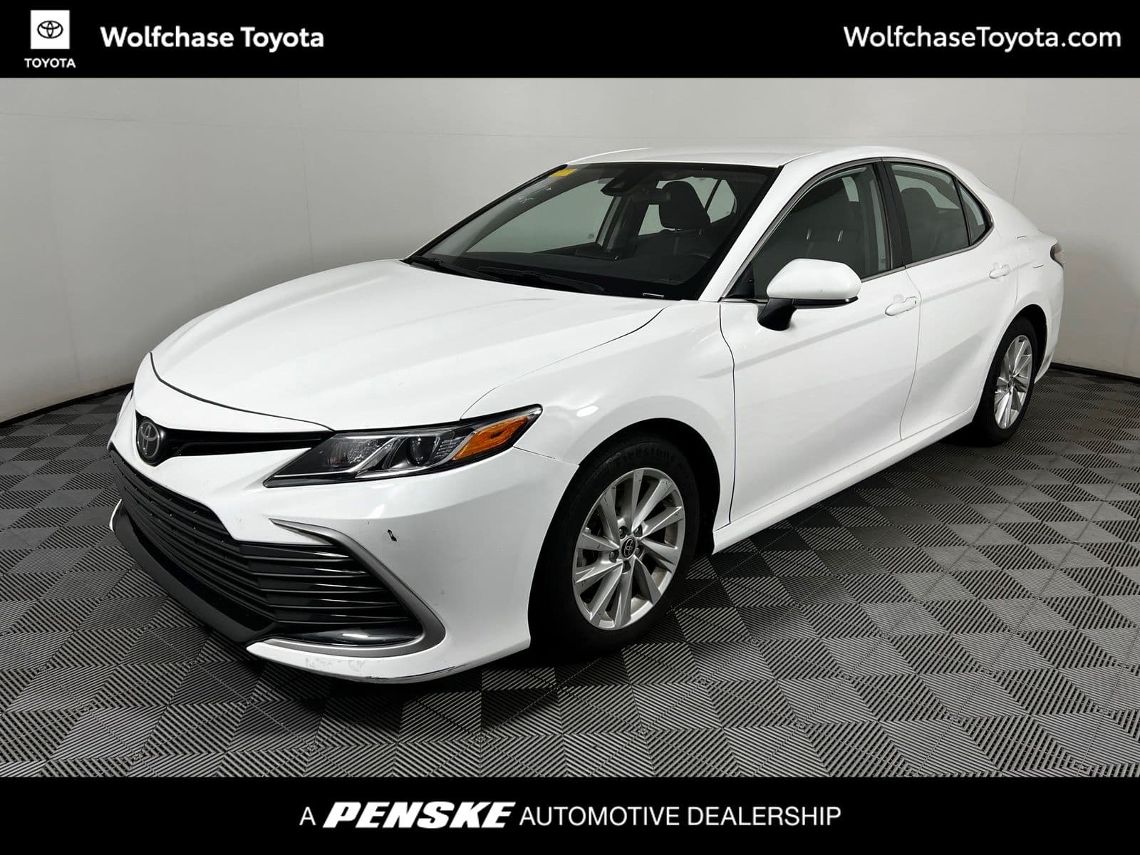 2025 Toyota Camry LE — photo 1 of 8