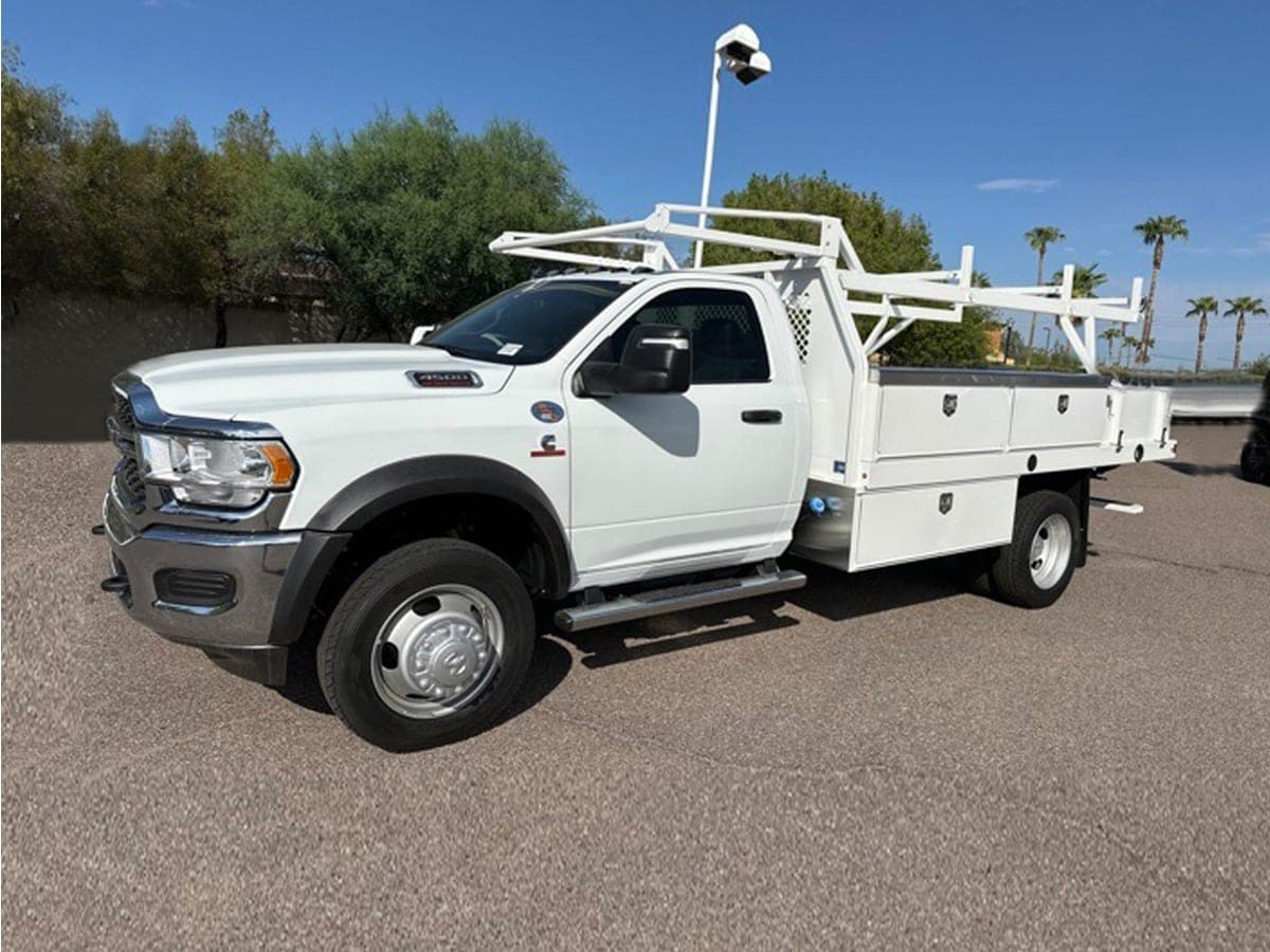 2026 RAM 5500 TRADESMAN CHASSIS CREW CAB 4X4 84' CA — photo 1 of 10