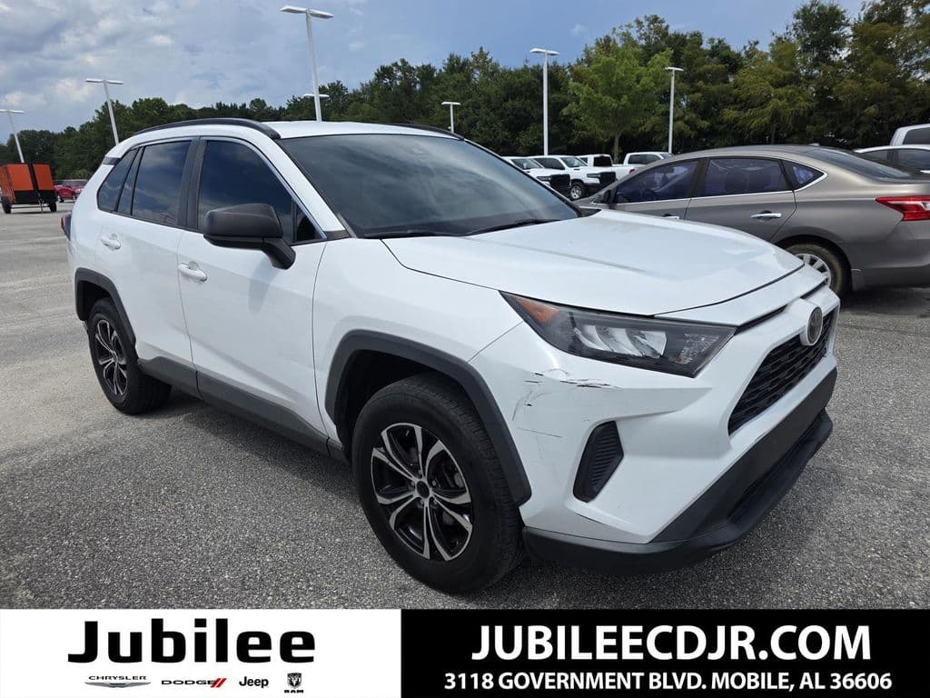 2020 Toyota RAV4 LE — photo 1 of 6