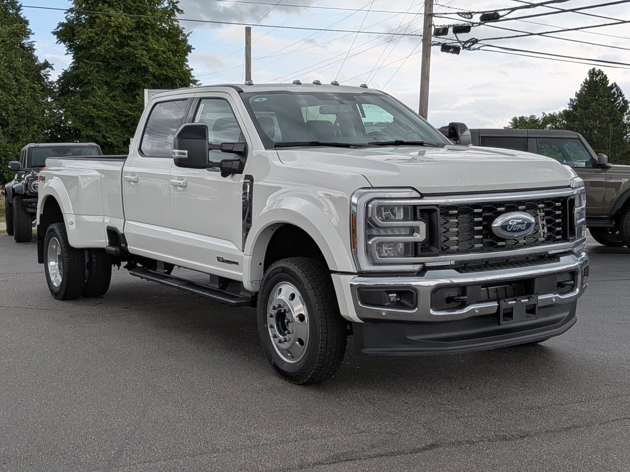 2026 Ford Super Duty F-450 DRW LARIAT — photo 1 of 39