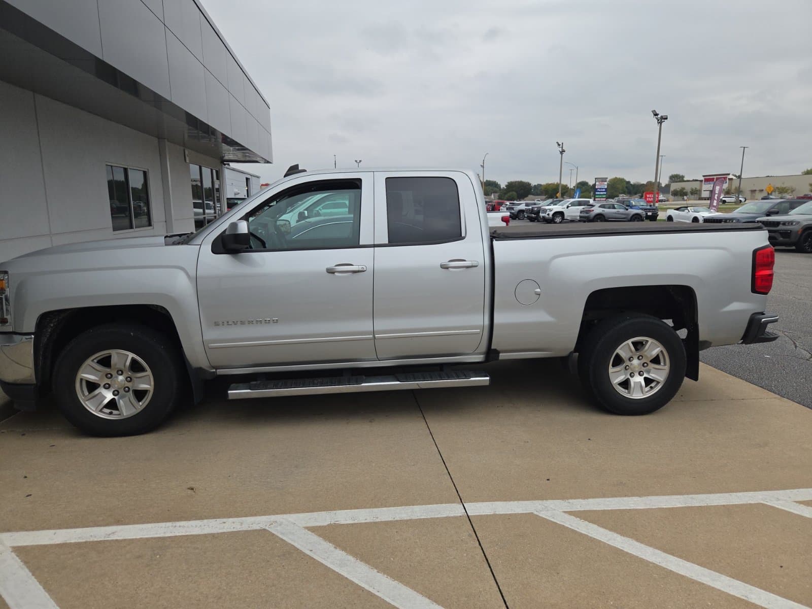 2018 Chevrolet Silverado 1500 LT — photo 1 of 3