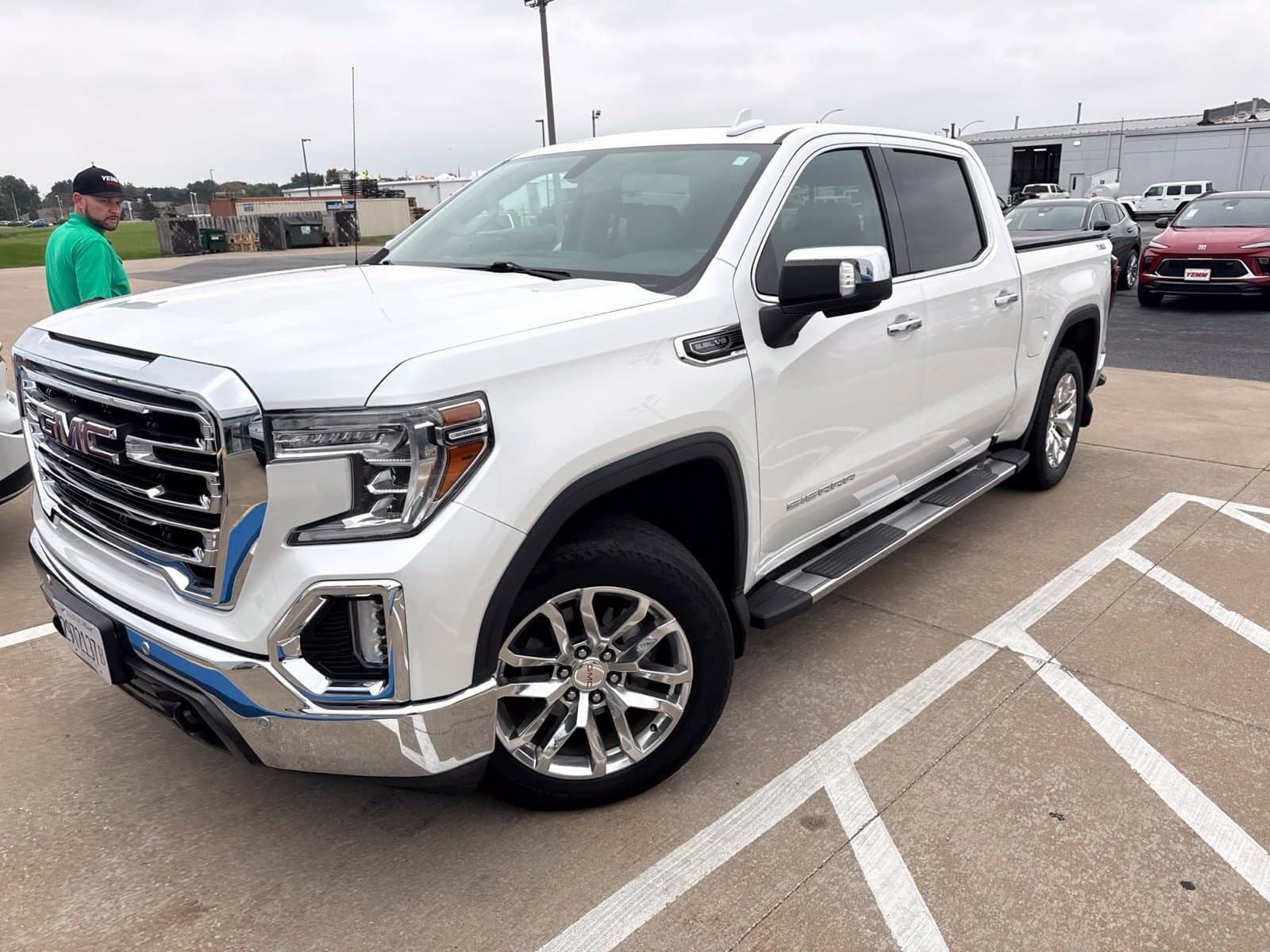 2020 GMC Sierra 1500 SLT — photo 1 of 8