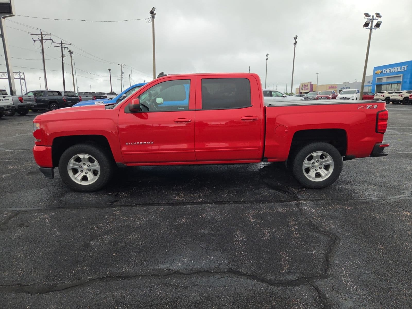 2018 Chevrolet Silverado 1500 LT — photo 1 of 3